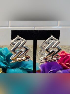 NWOT large zig zag silver hoop pierced earrings. White gold plated from Macy’s.